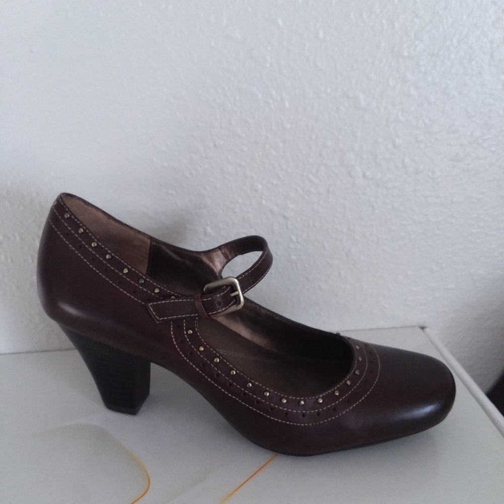 Naturalizer 7M pumps